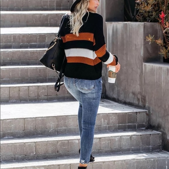 GRACEY’S // Color Block Oversized Pullover Sweater - Picture 3 of 4